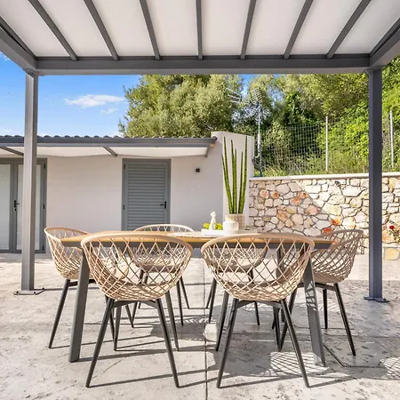 Soha Luxury House Lazaráta